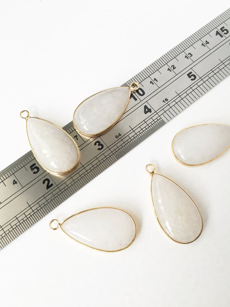 1 x White Jade Teardrop Pendant, 33x17mm (0594)