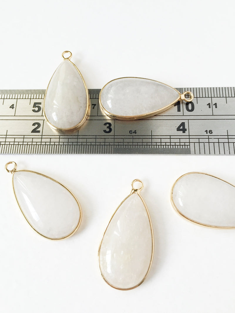 1 x White Jade Teardrop Pendant, 33x17mm (0594)