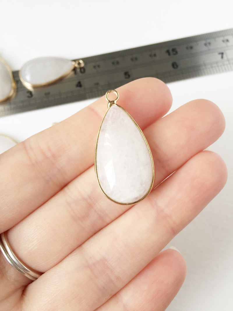 1 x White Jade Teardrop Pendant, 33x17mm (0594)