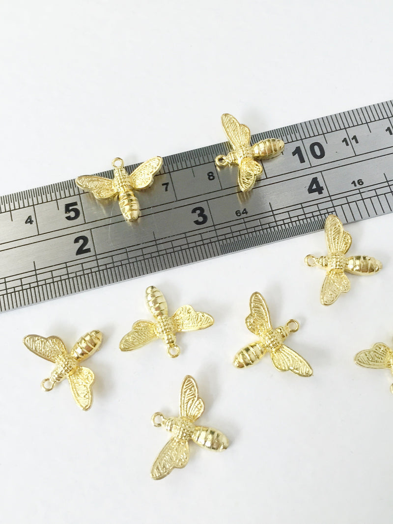 1 x Gold Polished Brass Bee Charms, 15x19mm Detailed Bee Pendants (0570)