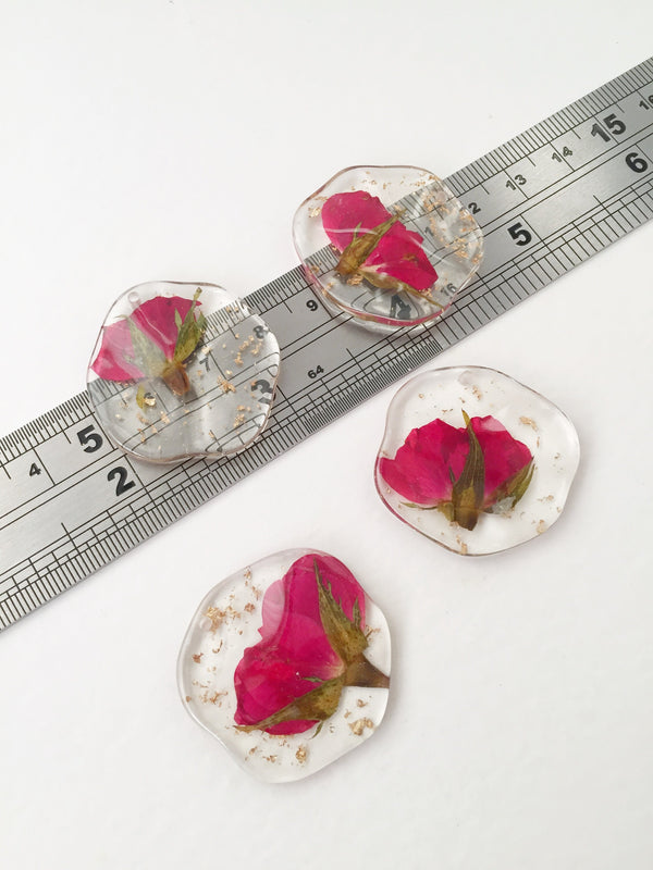 1 x Dried Rose Pendant, 30mm Preserved Flower Resin Pendant (0993)