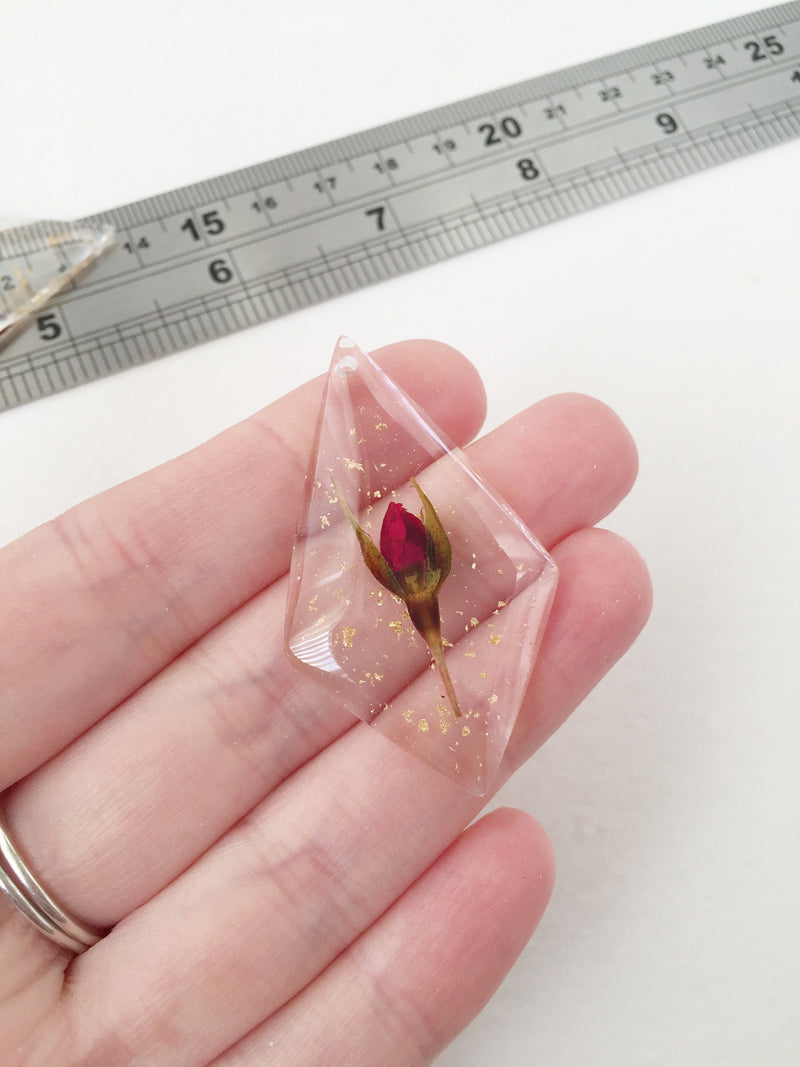 1 x Dried Rose Resin Pendant, 48x28mm (0991)