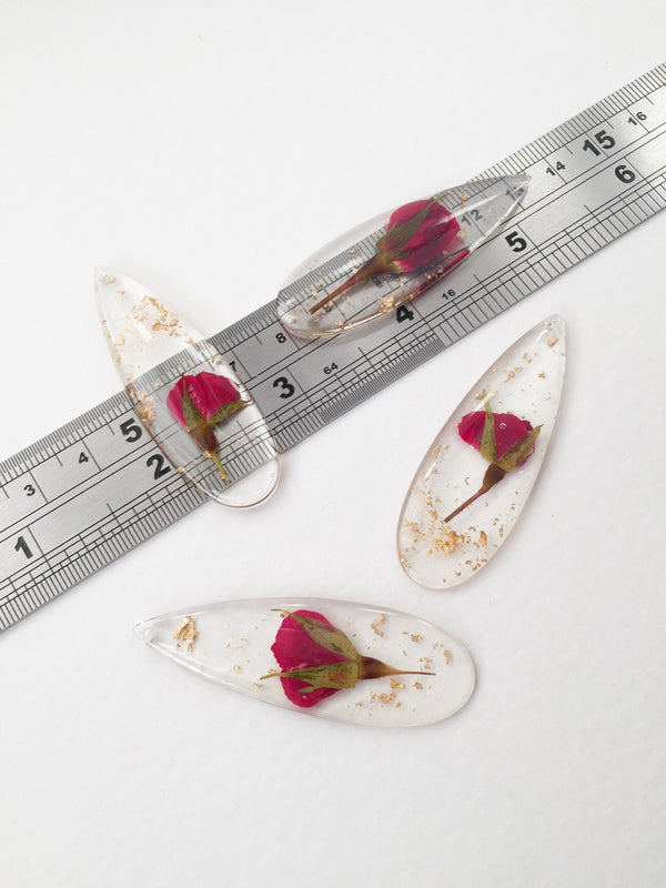 1 x Dried Rose Pendant, Teardrop Pressed Rosebud Resin Pendant (0990)