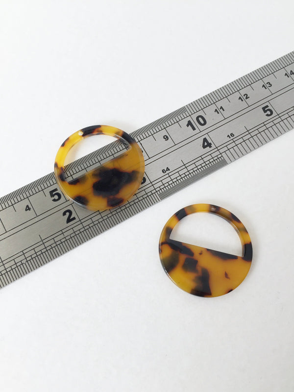 2 x Brown Tortoiseshell Cut Out Round Pendants, 30mm (1536)