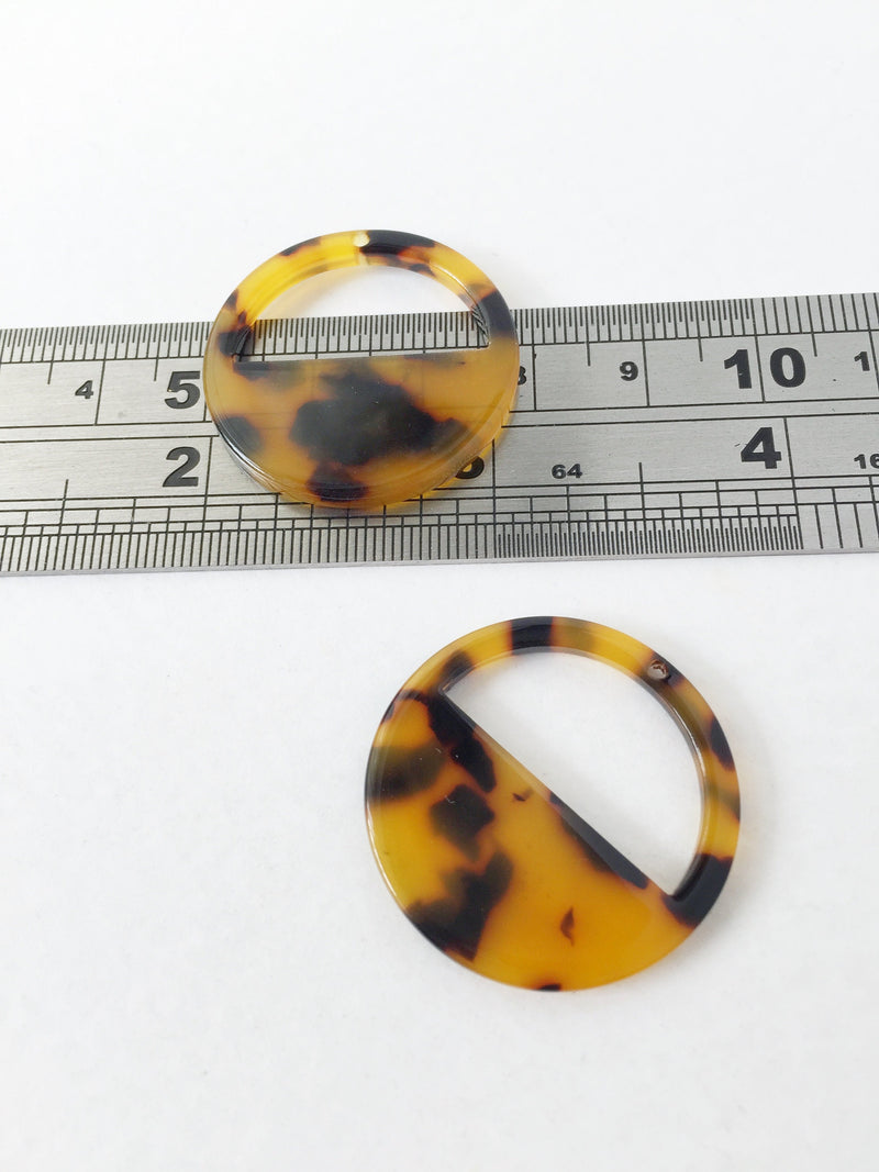 2 x Brown Tortoiseshell Cut Out Round Pendants, 30mm (1536)