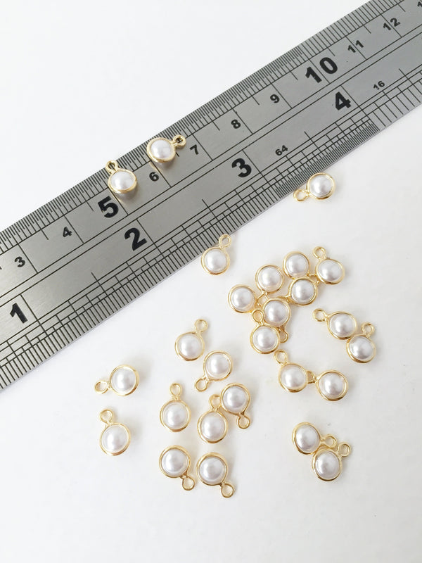 2 x Tiny 18K Gold Plated Pearl Charms, 8.5x5mm (1385)