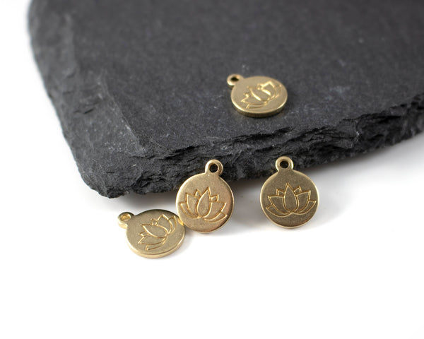 8 x Raw Brass Round Embossed Lotus Flower Pendants, 12x10mm (C0263)