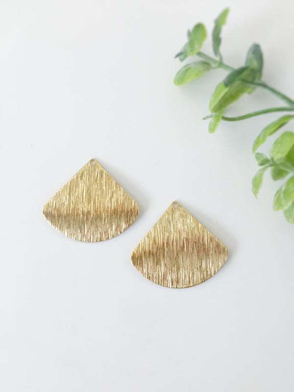 4 x Textured Raw Brass Fan Pendants, 29x27mm (C0033)