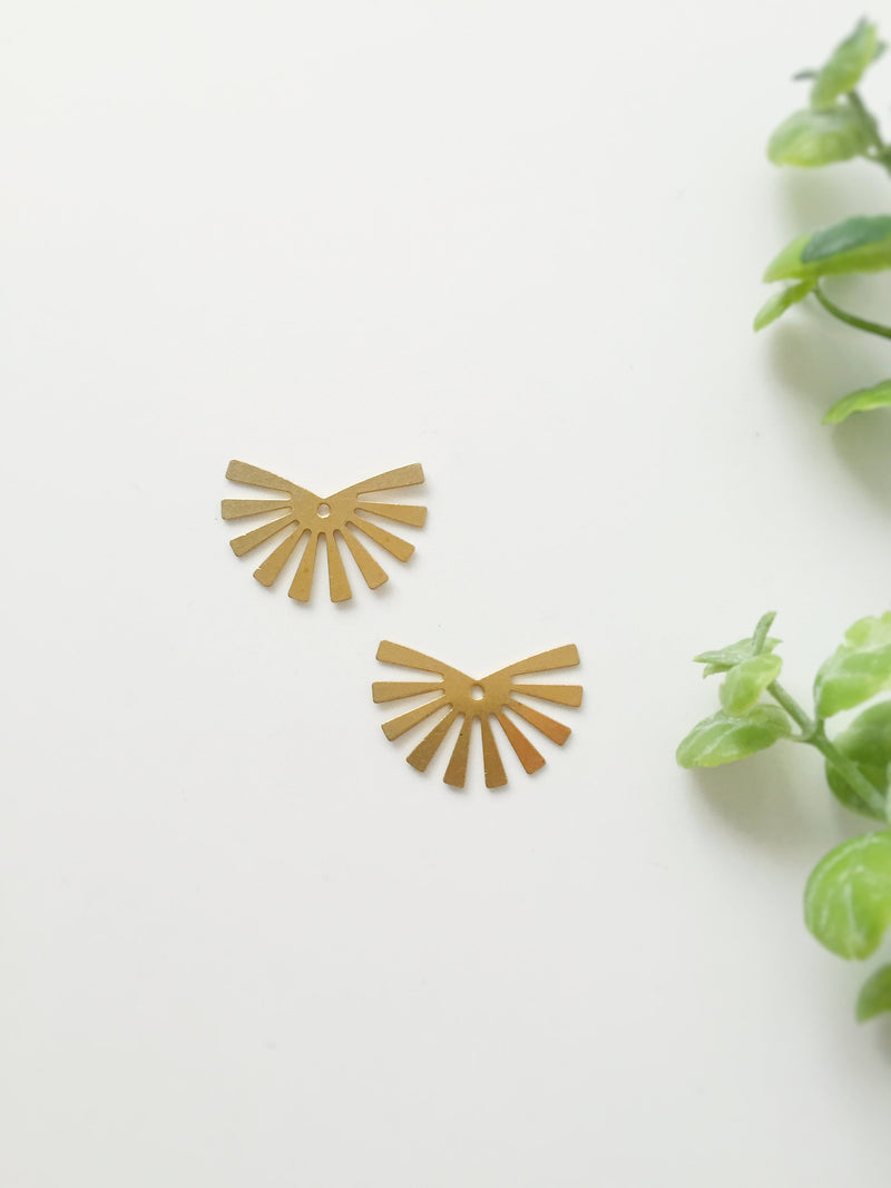 4 x Raw Brass Smooth Fan Charms, 25x17mm (C0605)