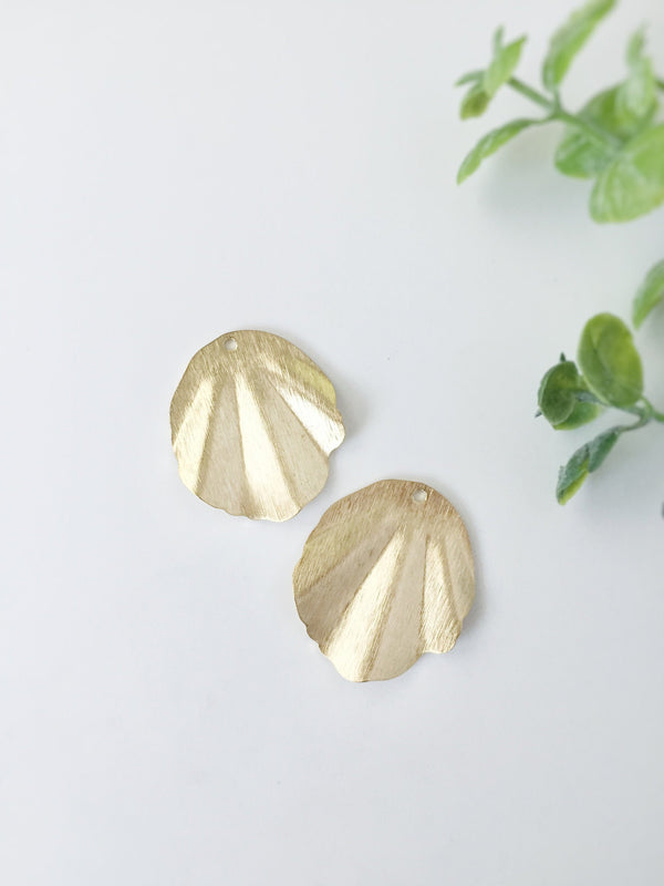 2 x Textured Raw Brass Oval Fan Pendants, 25x30mm (C0034)