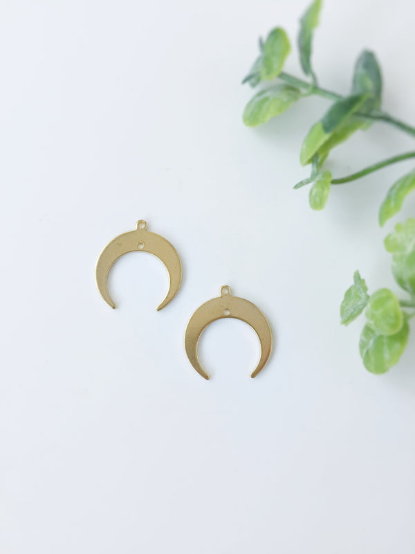 6 x Raw Brass Crescent Moon Pendants, 19x18mm (C0055)