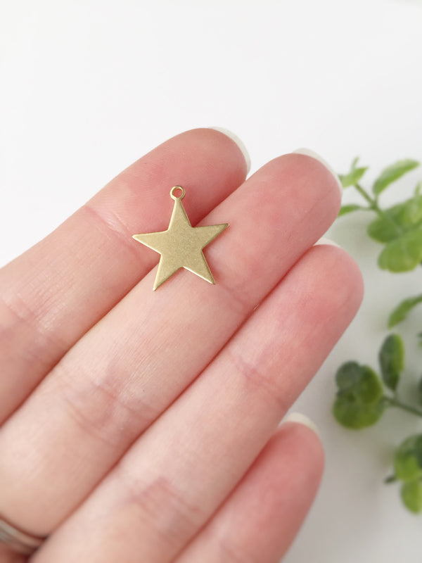 12 x Raw Brass Star Shaped Charms, 16.5x15mm (C0137)