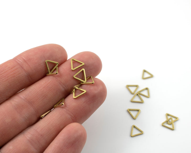 16 x Raw Brass Triangle Connectors, 8mm (C0298)