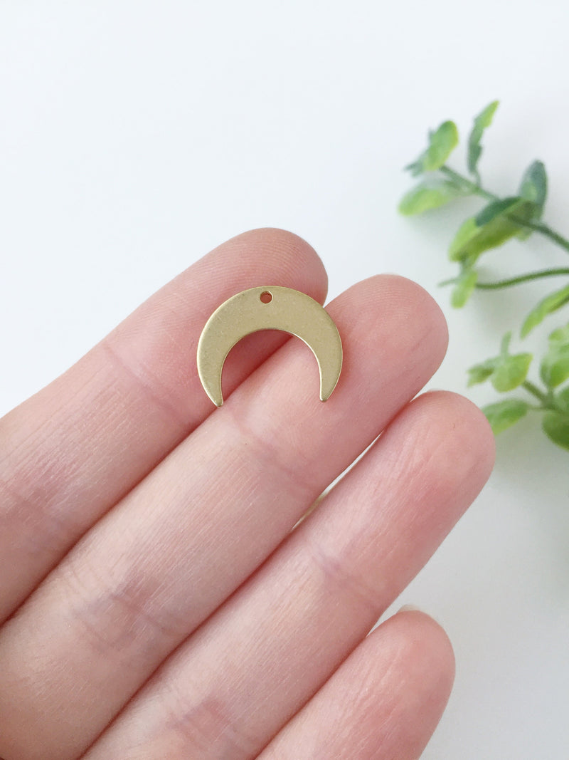 8 x Raw Brass Crescent Moon Charms, 18x17mm (C0052)