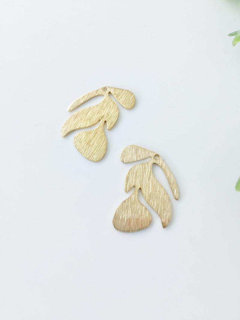 4 x Textured Raw Brass Leaf Pendants, 21x15mm (C0046)