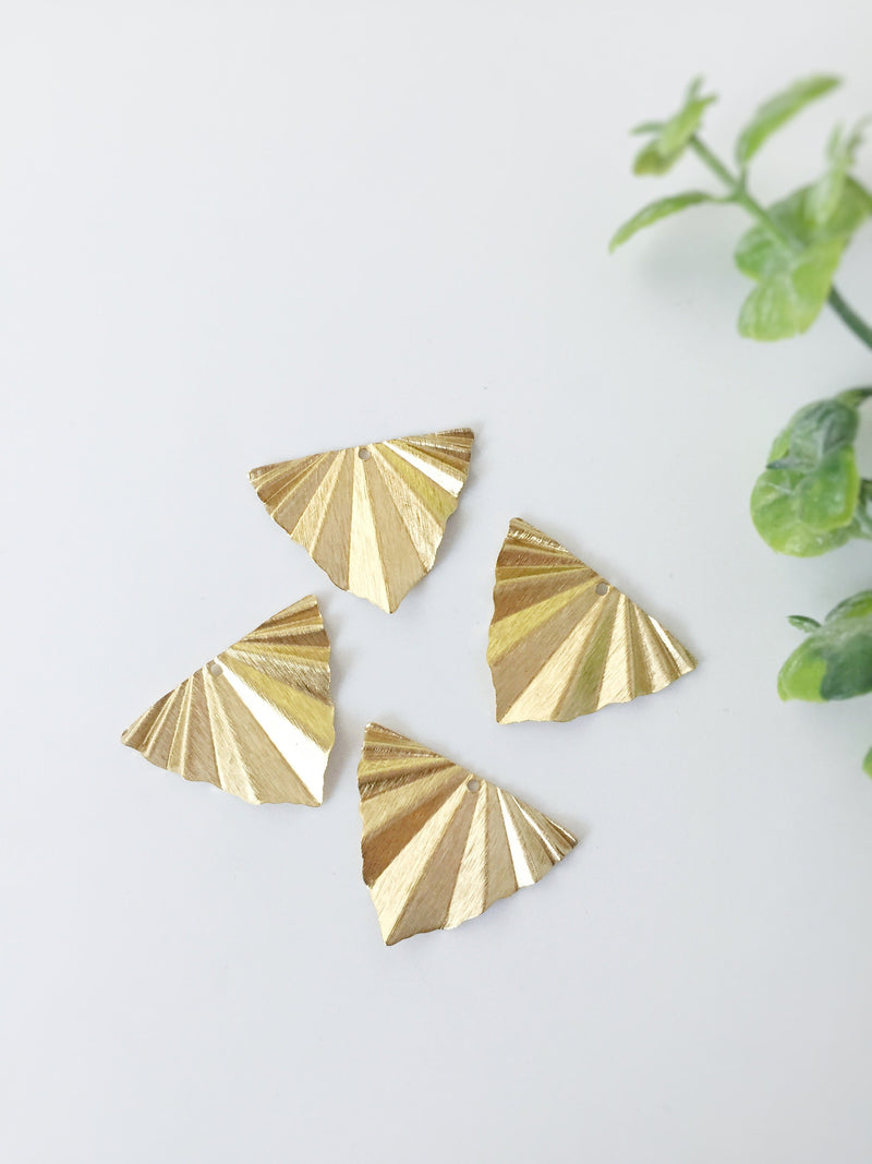 4 x Textured Raw Brass Triangular Fan Pendants, 22x29mm (C0044)