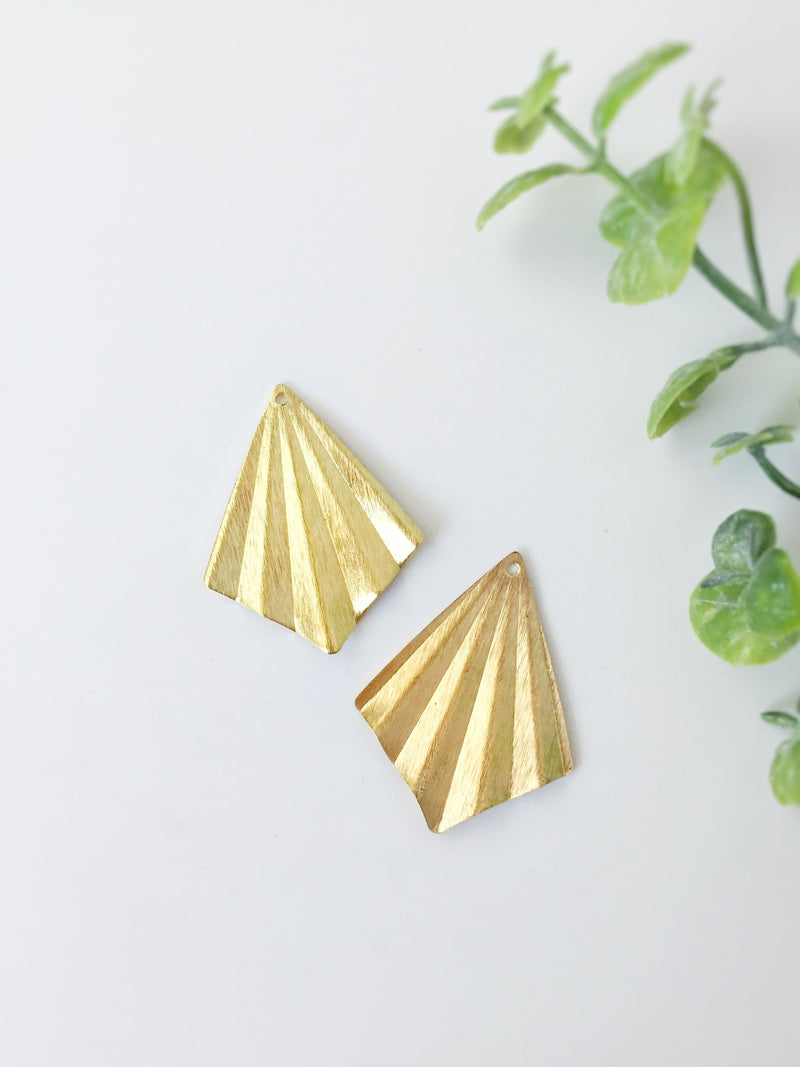 2 x Textured Raw Brass Kite Pendants, 25x37mm (C0045)