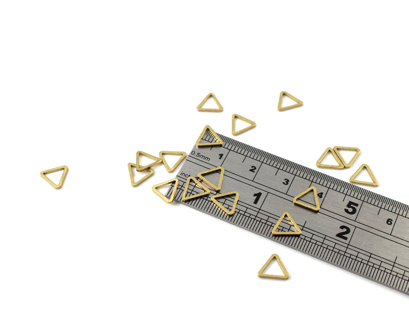 16 x Raw Brass Triangle Connectors, 8mm (C0298)