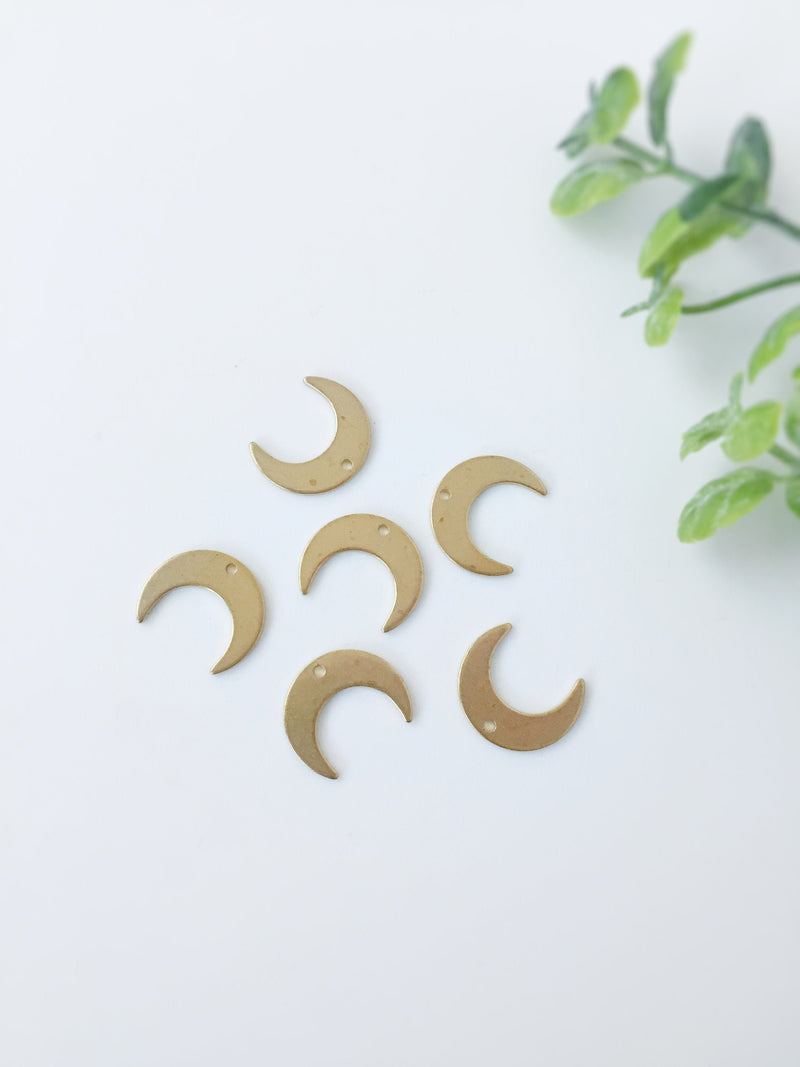 8 x Raw Brass Crescent Moon Charms, 18x17mm (C0052)