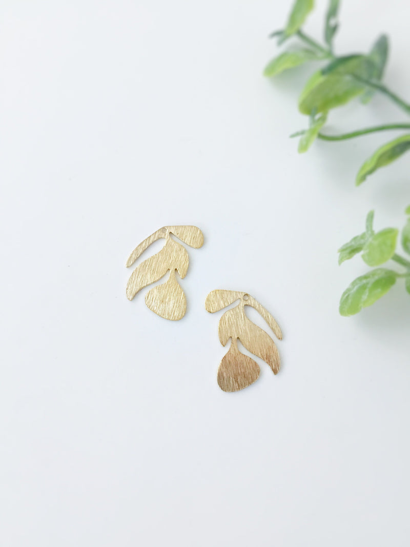 4 x Textured Raw Brass Leaf Pendants, 21x15mm (C0046)