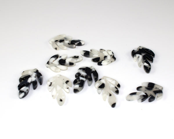 4 x Black And White Cellulose Acetate Leaf Pendants (C0574B)