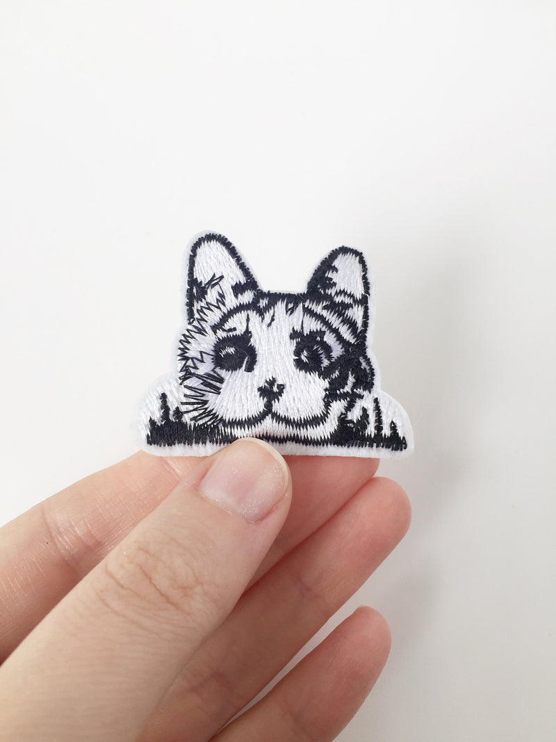 Small Peeping Cat Iron-on Patch, Black and White Animal Applique