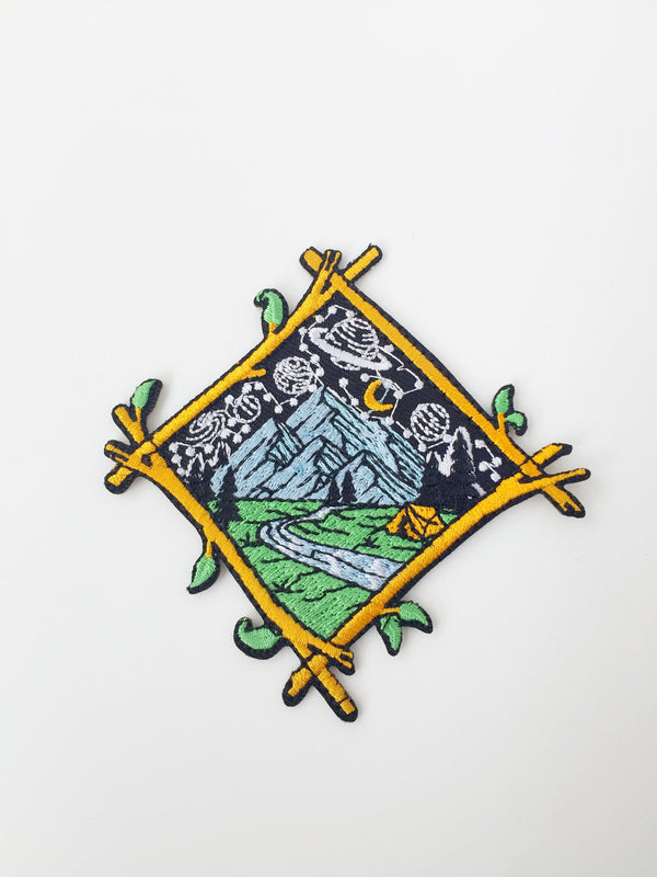 Mountain Iron-on Patch, Adventurer's Badge, Traveler's Embroidered Motif