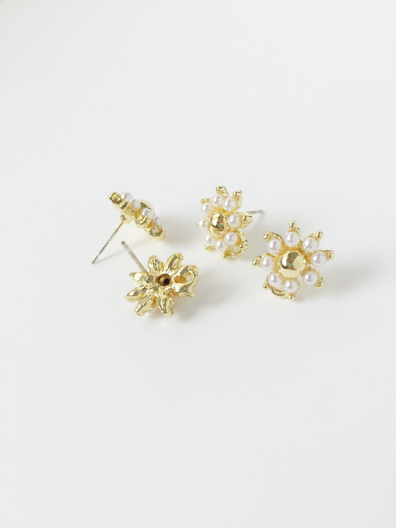 1 pair x Gold Plated Pearl Cluster Flower Earring Studs with Loops (1891)