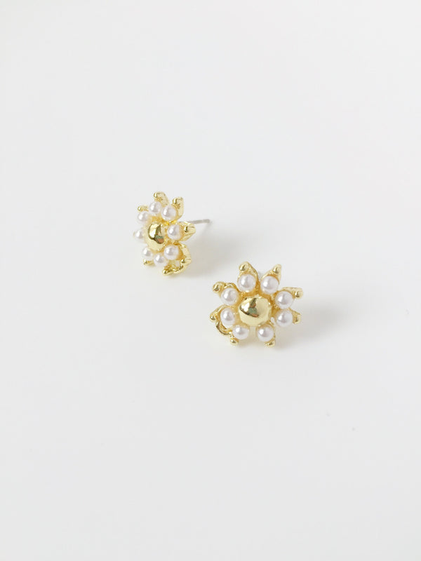 1 pair x Gold Plated Pearl Cluster Flower Earring Studs with Loops (1891)