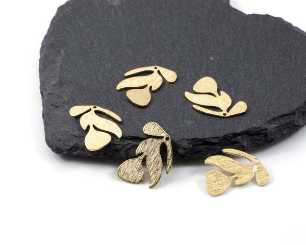 4 x Textured Raw Brass Leaf Pendants, 21x15mm (C0046)