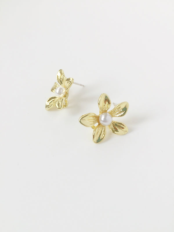 1 pair x Gold Pearl Flower Earring Stud with Loops (1895)