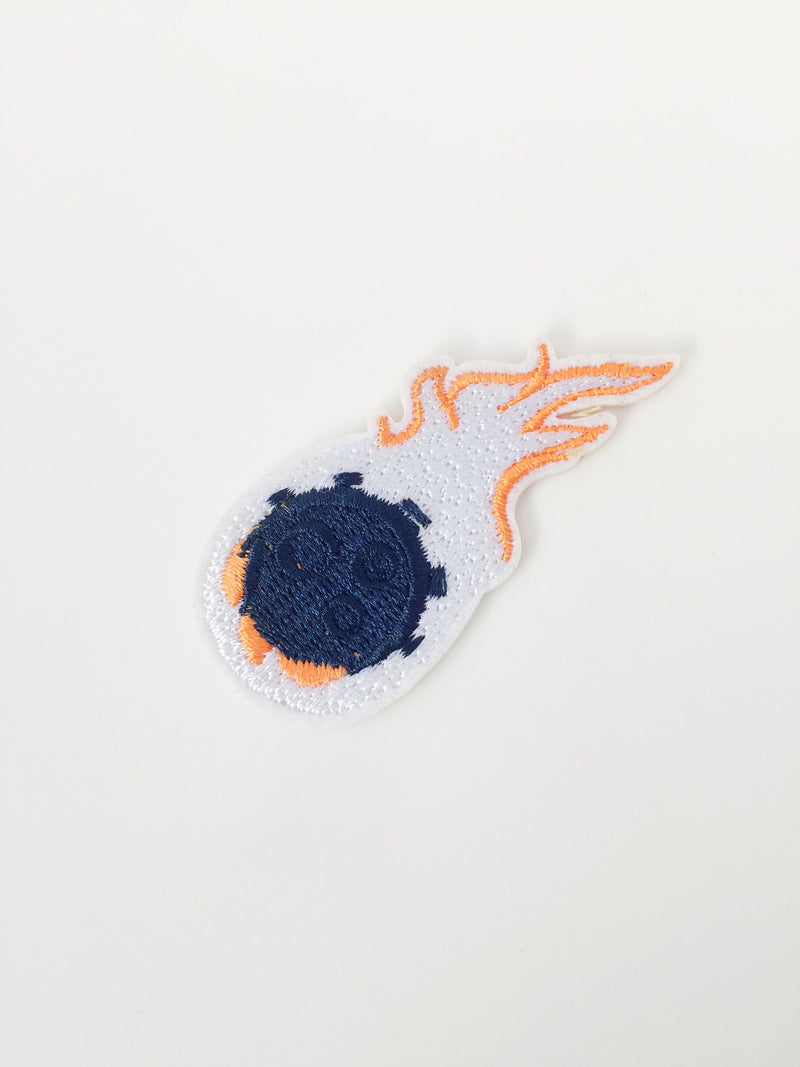 Comet Iron-on Patch, Embroidered Meteor Badge, Fireball Motif (P034)