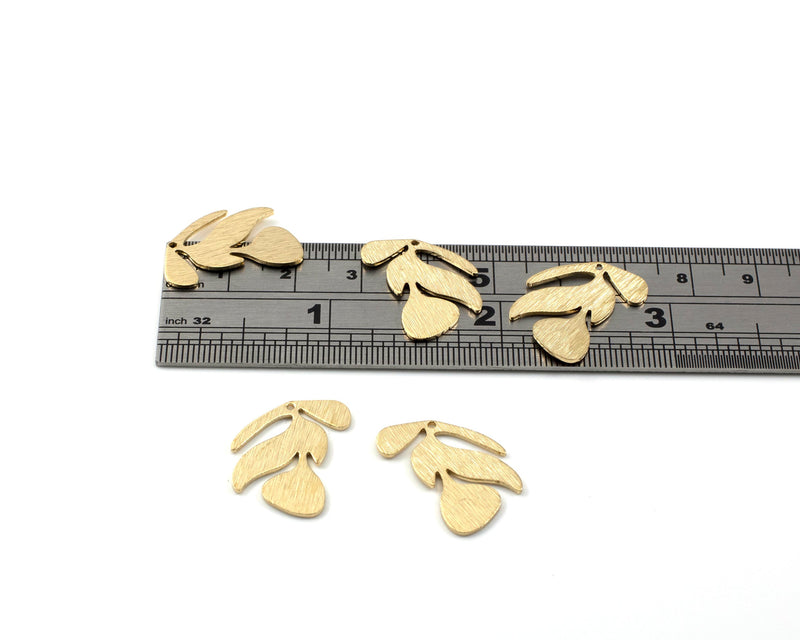 4 x Textured Raw Brass Leaf Pendants, 21x15mm (C0046)