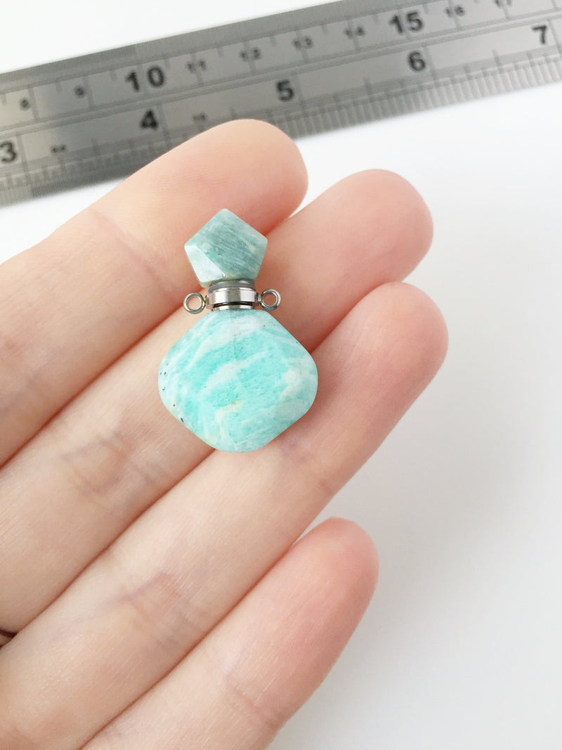 1 x Amazonite Perfume Bottle Pendant, Gemstone Essential Oil Bottle, 17x21mm (1636)