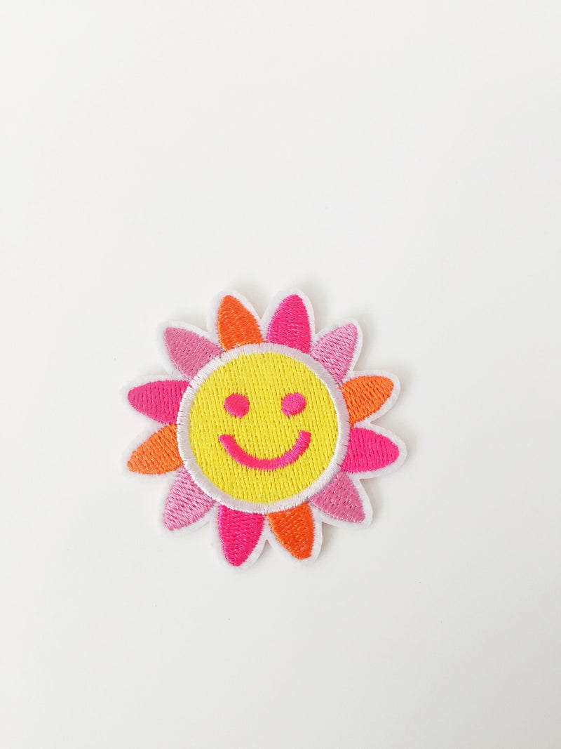 Cute Sun Iron-on Patch, Embroidered Smiling Sun Badge (P039)