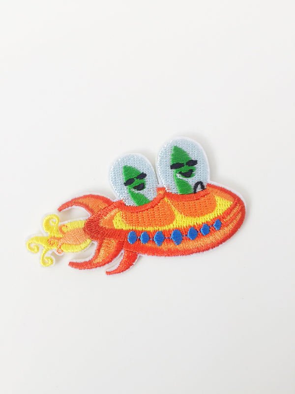 Aliens in a Spacecraft Iron-on Patch, UFO Embroidery (P033)