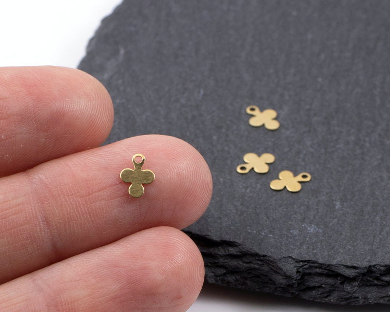 20 x Raw Brass Tiny Clover Leaf/Clubs Charms, 7x5mm (C0543)