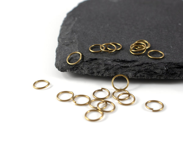 150 x Raw Brass Jump Rings, 7x0.7mm Open Round Rings (C0647)