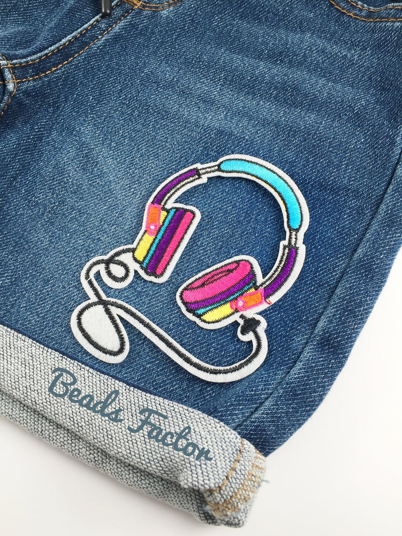 Headphones Iron-on Patch, Embroidered Headphones Badge Pop Culture Inspired (P089)