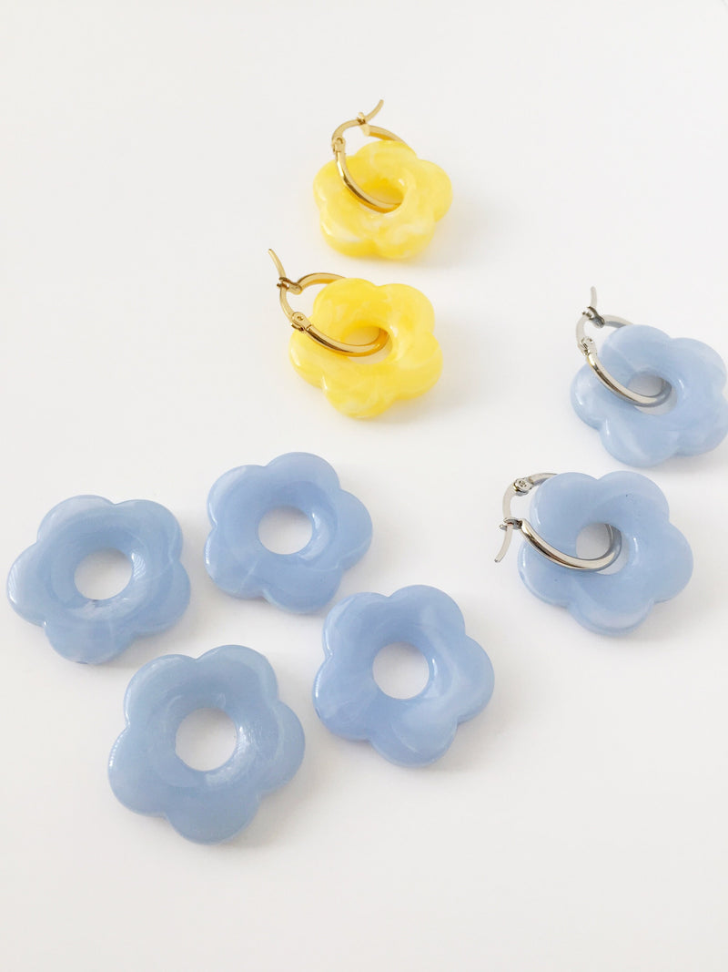 2 x Blue Jelly Resin Flower Beads, 26mm (3132)