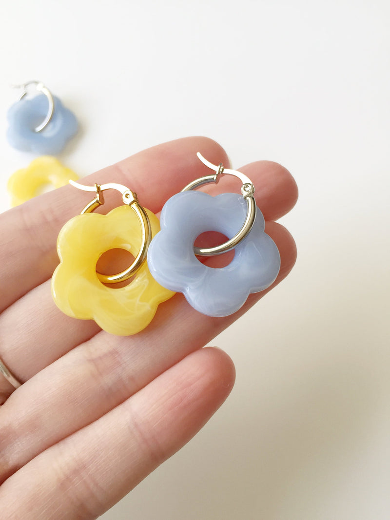 2 x Yellow Resin Flower Beads, 26mm Flower Charms for Hoop Earrings (3131)