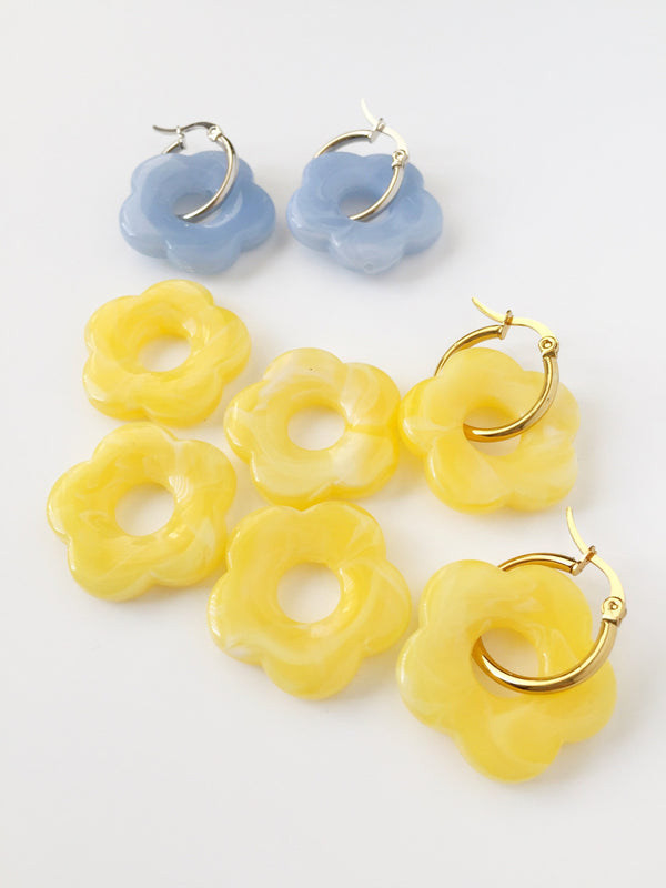 2 x Yellow Resin Flower Beads, 26mm Flower Charms for Hoop Earrings (3131)