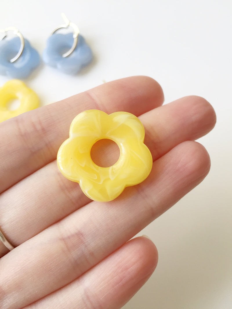 2 x Yellow Resin Flower Beads, 26mm Flower Charms for Hoop Earrings (3131)