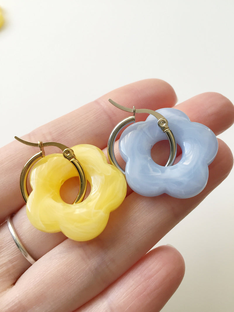 2 x Yellow Resin Flower Beads, 26mm Flower Charms for Hoop Earrings (3131)