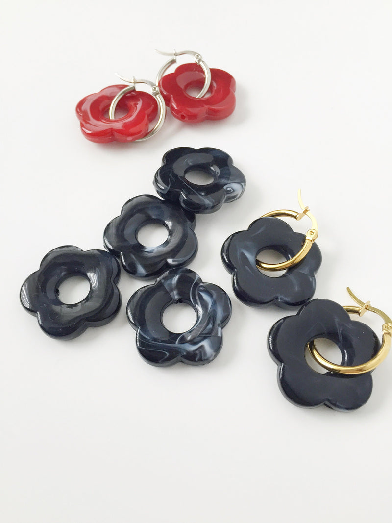 2 x Black Resin Flower Beads, 26mm (3130)