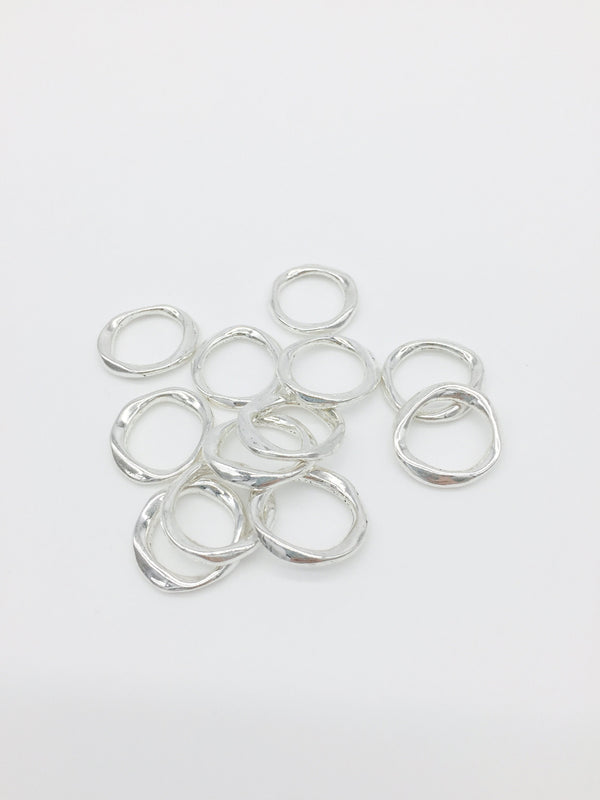 18 x Silver Tone Slightly Twisted Round Connectors, 19mm (3089)