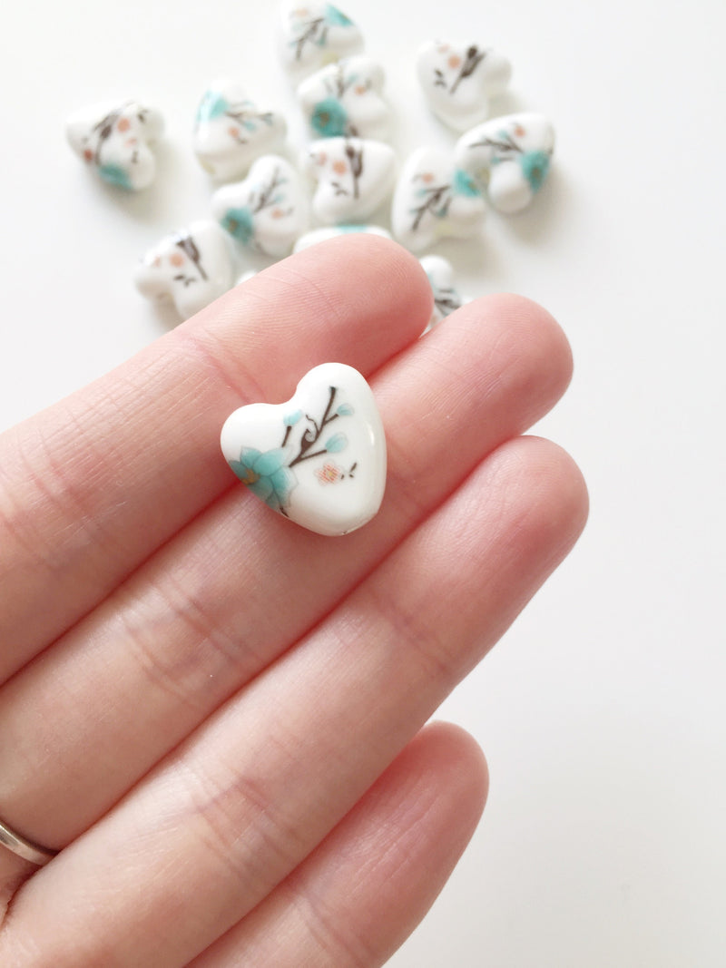 6 x Painted Porcelain Heart Beads, Blue Magnolia Pattern Beads, 20x15mm (3098)