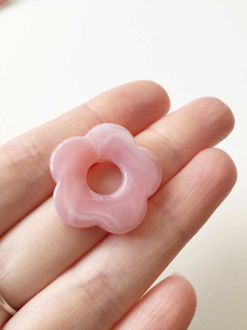 2 x Dusty Pink Resin Flower Beads, 26mm (3132 pink)