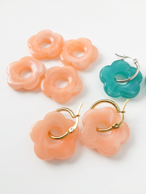 2 x Peach Resin Flower Beads, 26mm (3133)