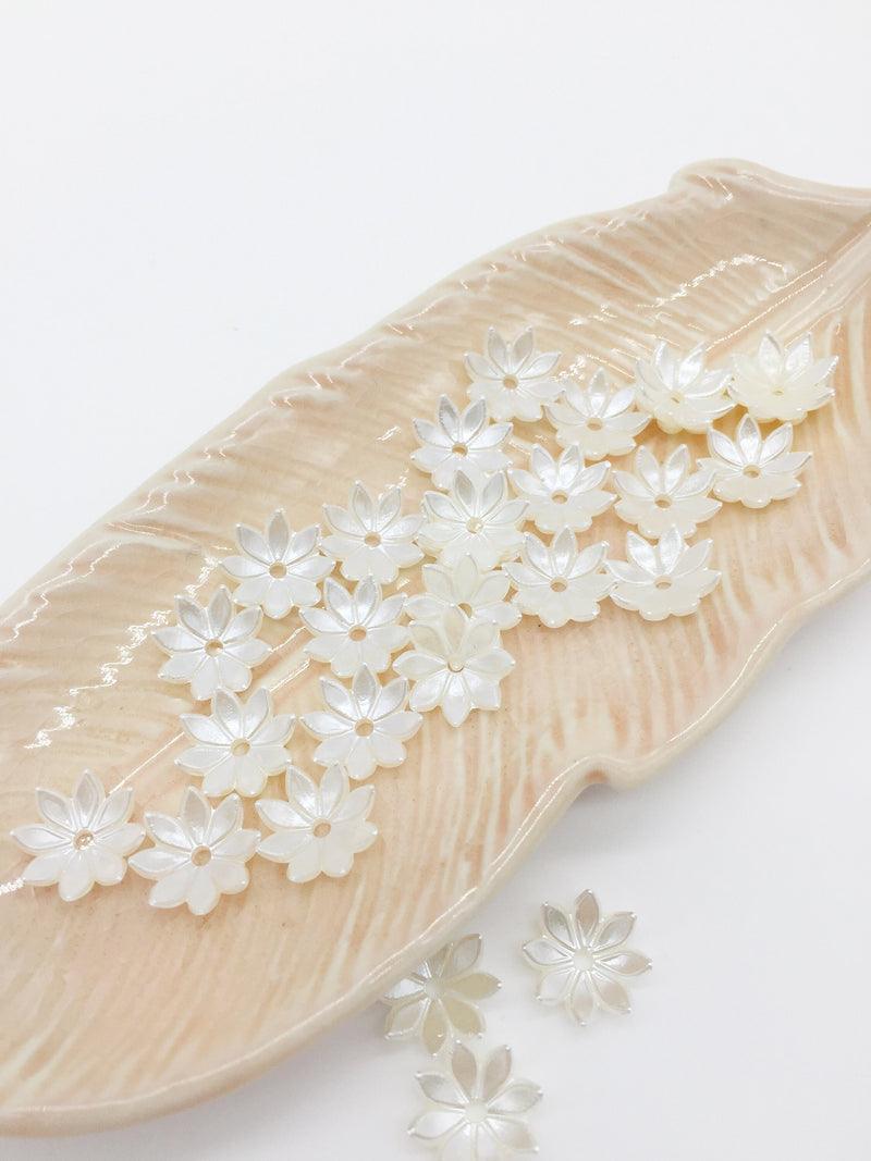 40 x Ivory Acrylic Flower Beads, 11mm Pearl Flower Beads (3071)